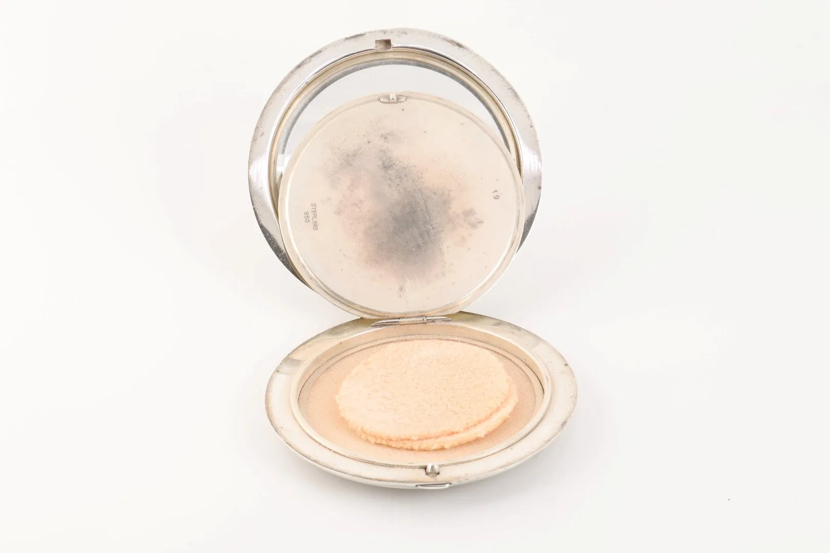 950 Silver Loose Powder Makeup Compact (151.63g.)