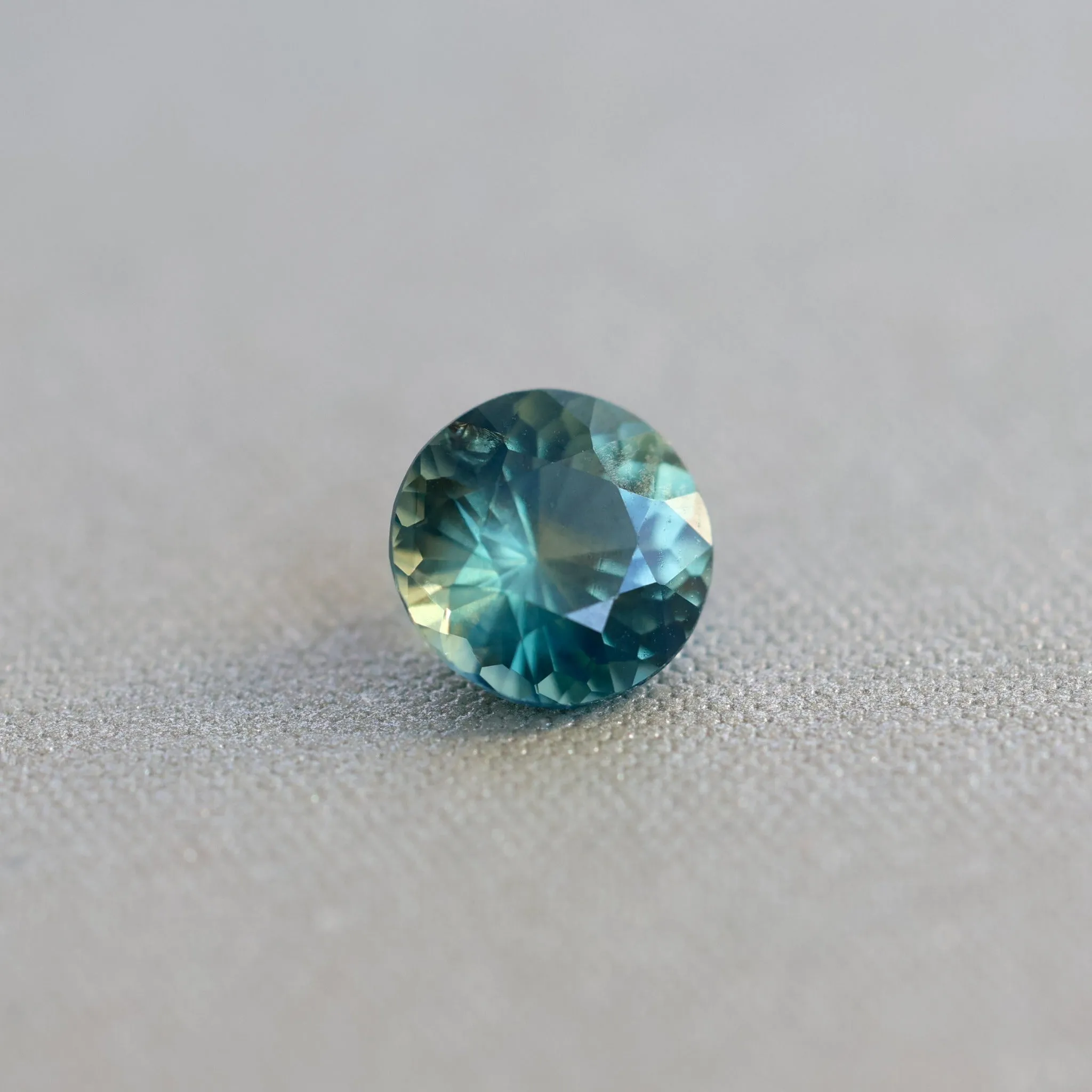 Loose 1.32 Ct Round Teal Sapphire